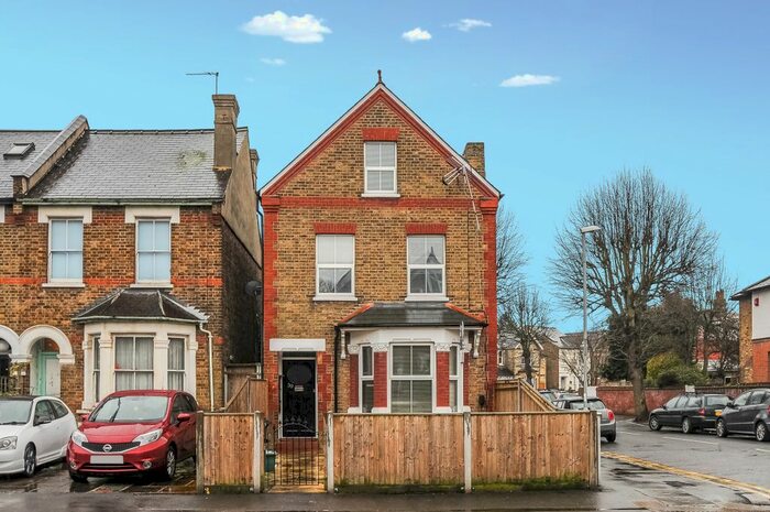 Studio To Rent In Ditton Road, Surbiton KT6