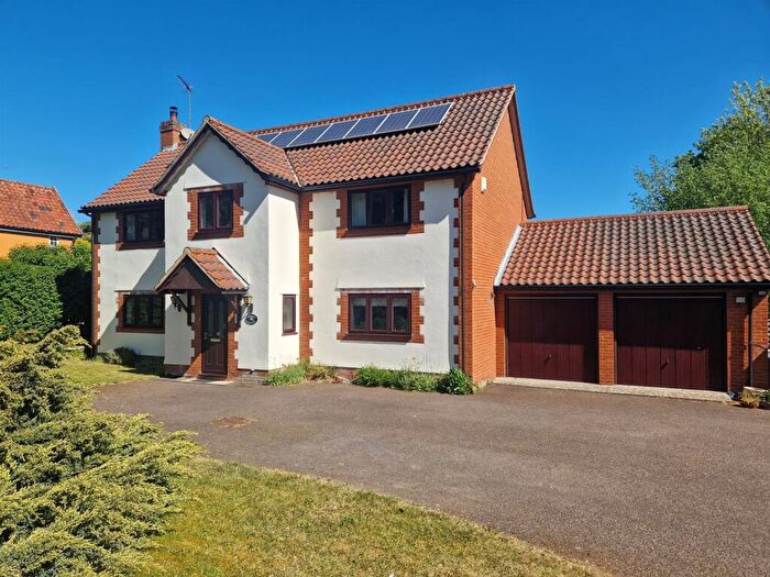 4 Bedroom Detached House For Sale In Bury Road, Hengrave, IP28