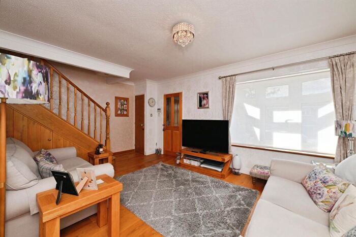 3 Bedroom End Of Terrace House For Sale In Fleming Close, Cheshunt, Waltham Cross, EN7