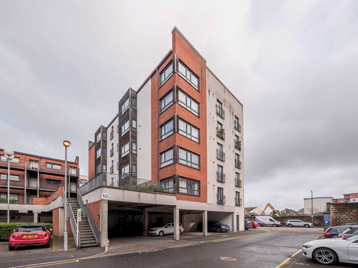 2 Bedroom Flat To Rent In Salamander Court, Edinburgh, EH6