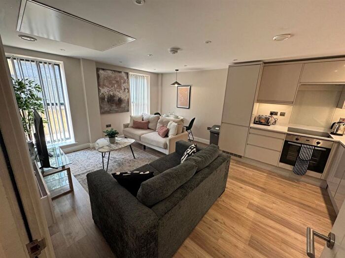 1 Bedroom Flat To Rent In Flat, , Centenary House, North Street Leeds, LS2