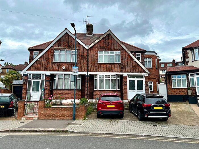 Studio To Rent In Cairnfield Avenue, London, NW2