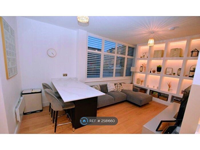 2 Bedroom Flat To Rent In Regent Road, Altrincham, WA14