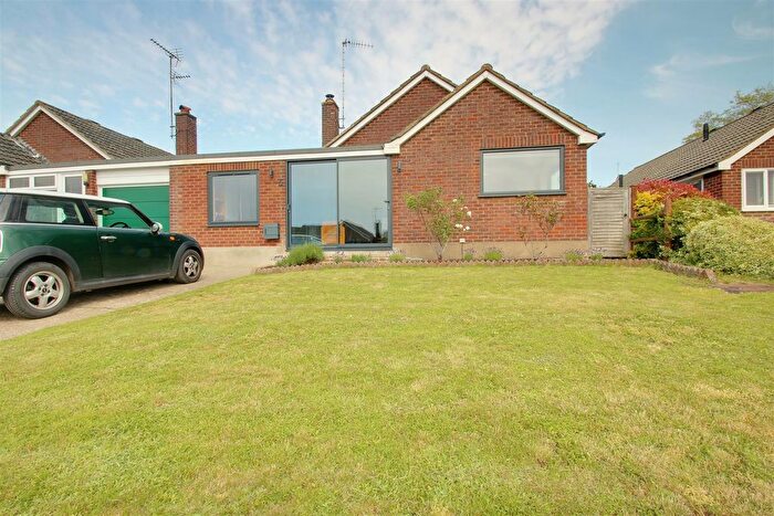 3 Bedroom Detached House For Sale In Barbers Walk, Tring, HP23