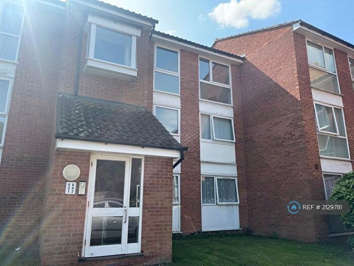 2 Bedroom Flat To Rent In Trotwood, Chigwell, IG7