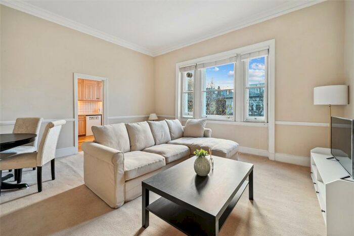 2 Bedroom Apartment To Rent In Redcliffe Gardens, London, SW10