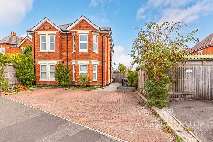 1 Bedroom Apartment For Sale In B Heron Court Road, Bournemouth, Dorset, BH3
