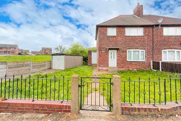 3 Bedroom Semi-Detached House For Sale In Lingamoor Leys, Barnsley, S63