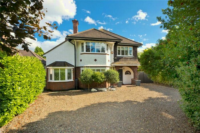 4 Bedroom Detached House To Rent In Oatlands Drive, Weybridge, Surrey, KT13