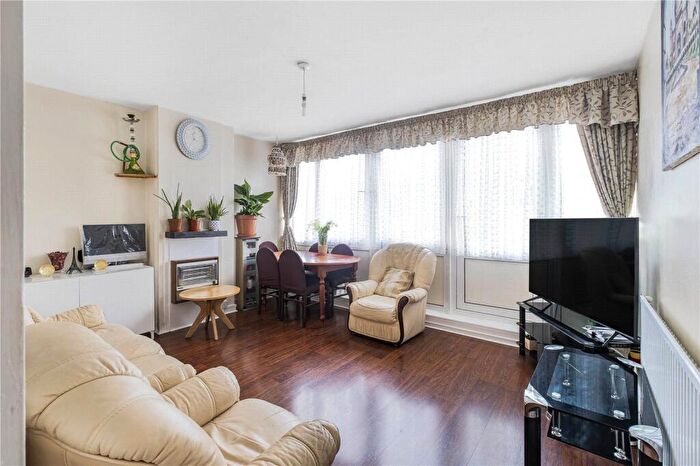2 Bedroom Maisonette For Sale In Selsey Street, London, E14