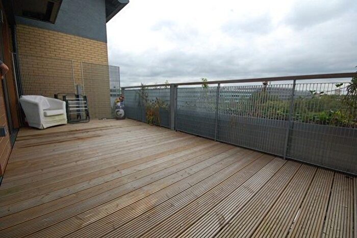 2 Bedroom Flat To Rent In Chiswick High Road, London, W4