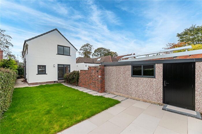 4 Bedroom Detached House For Sale In College Road, Gildersome, Morley, Leeds, LS27