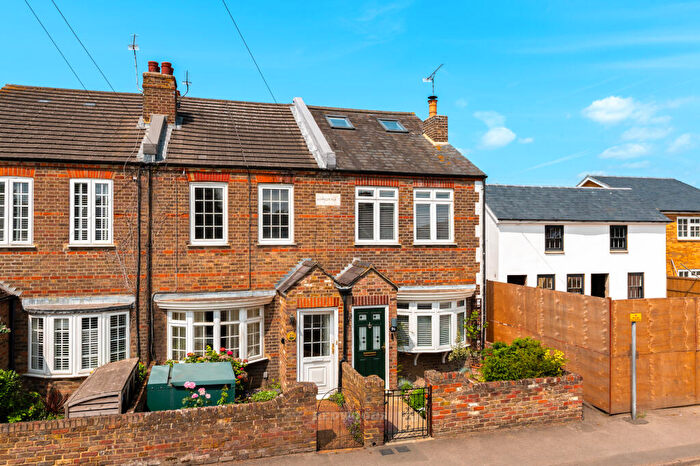 3 Bedroom House For Sale In Old Windsor, SL4