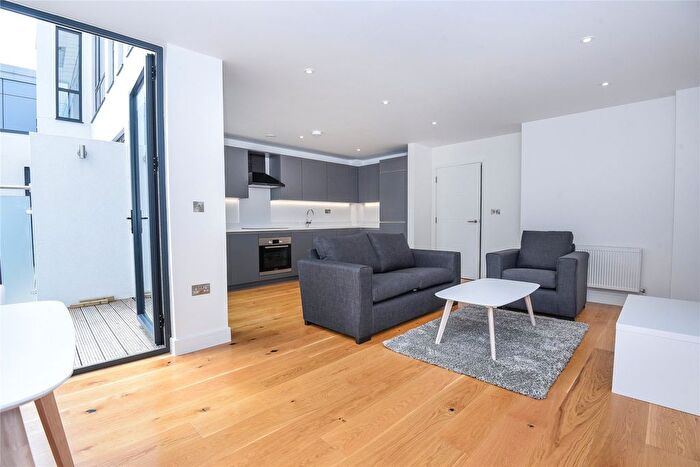 3 Bedroom Flat For Sale In Tyssen Street, London, E8