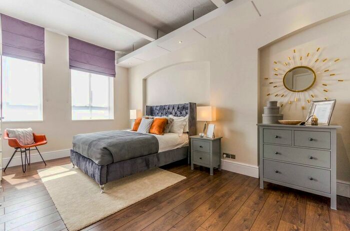 3 Bedroom Flat To Rent In City Reach, Islington, London, EC1V