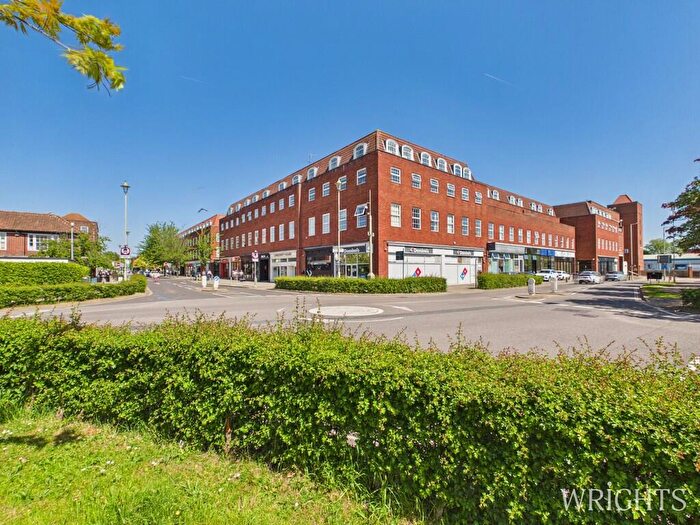 2 Bedroom Apartment To Rent In Longcroft House, AL8