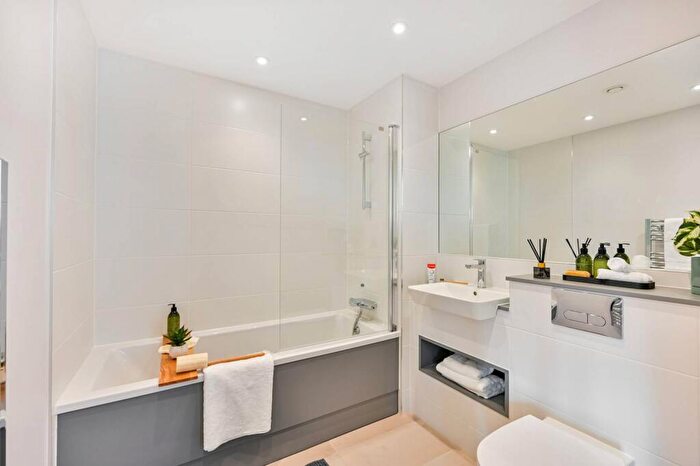 2 Bedroom Flat To Rent In Carter House, Maidenhead, SL6