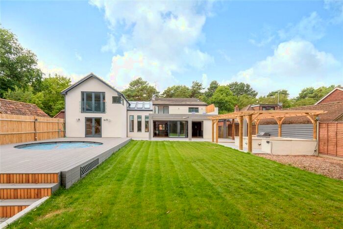 5 Bedroom Detached House For Sale In Cricket Hill Lane, Yateley, Hampshire, GU46