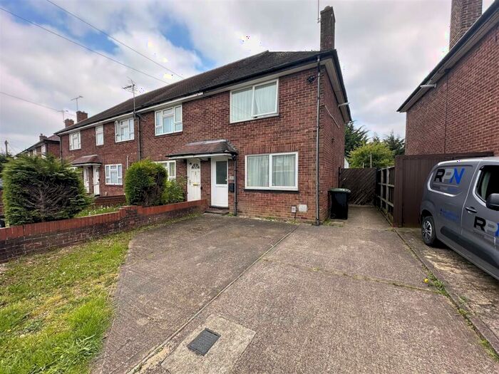 3 Bedroom Semi-Detached House To Rent In Broxley Mead, Luton, LU4