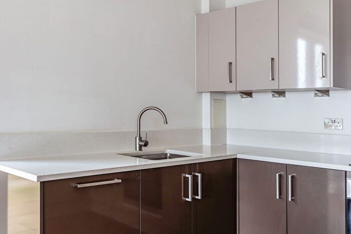 2 Bedroom Flat For Sale In Lock Side Way, London, E16