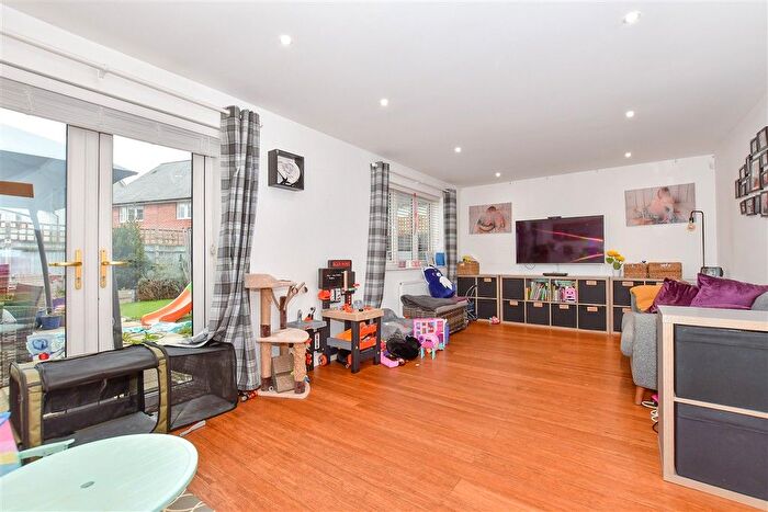 4 Bedroom Detached House For Sale In Carmelite Road, Aylesford, Kent, ME20