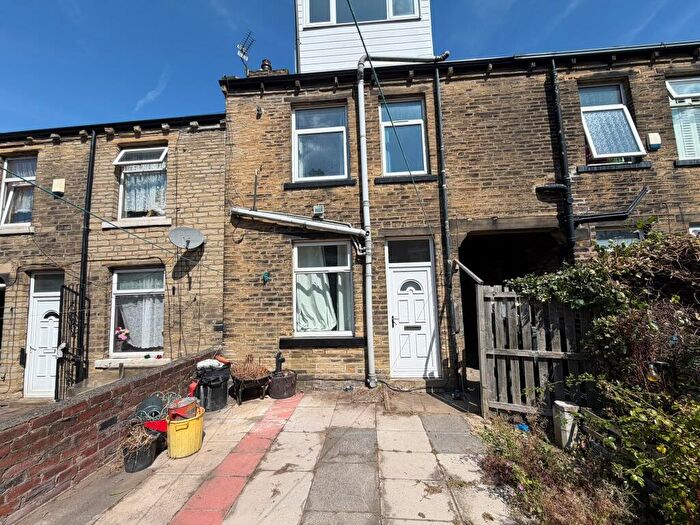 3 Bedroom Terraced House To Rent In Chellow Street, Bradford, BD5