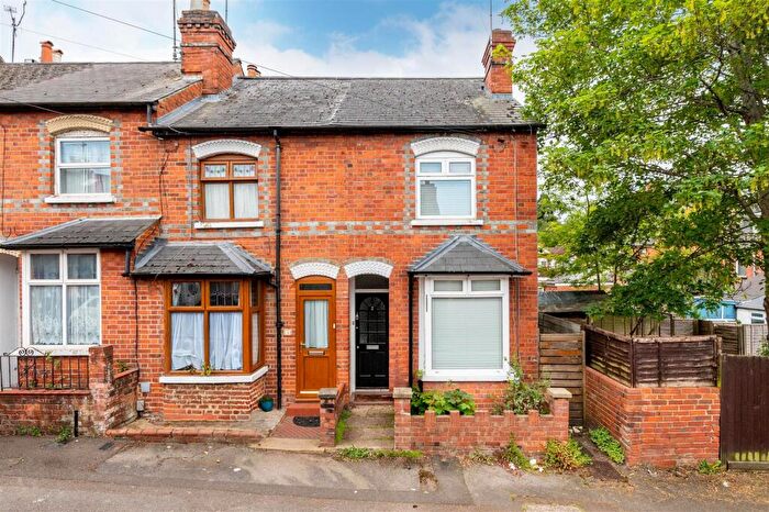 2 Bedroom End Of Terrace House For Sale In Auckland Road, Reading, RG6