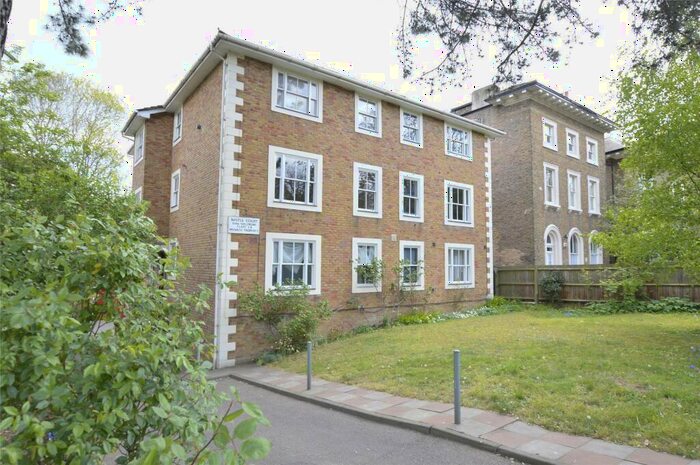 2 Bedroom Apartment To Rent In Maple Court, The Waldrons, Croydon, CR0
