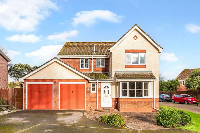 4 Bedroom Detached House For Sale In Wyvern Close, Tangmere, PO20