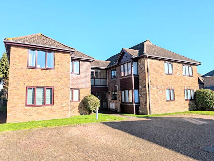 2 Bedroom Flat To Rent In Brighton Road, Cherry Court, RH13