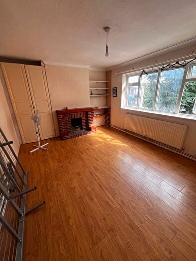 3 Bedroom Flat To Rent In Cranbrook Road, Ilford, IG6