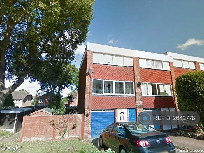 4 Bedroom End Of Terrace House To Rent In Atkinson Close, Orpington, BR6