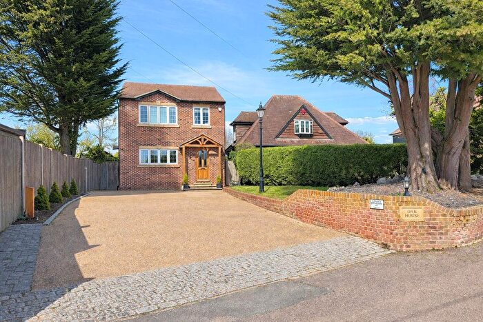 3 Bedroom Detached House For Sale In Oak Lane, Cuffley, EN6