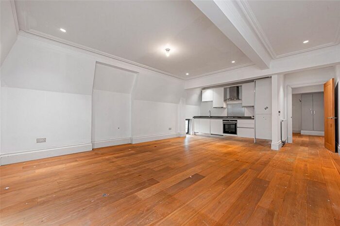 2 Bedroom Flat To Rent In Courtyard House, The Ridgeway, Mill Hill, London, NW7