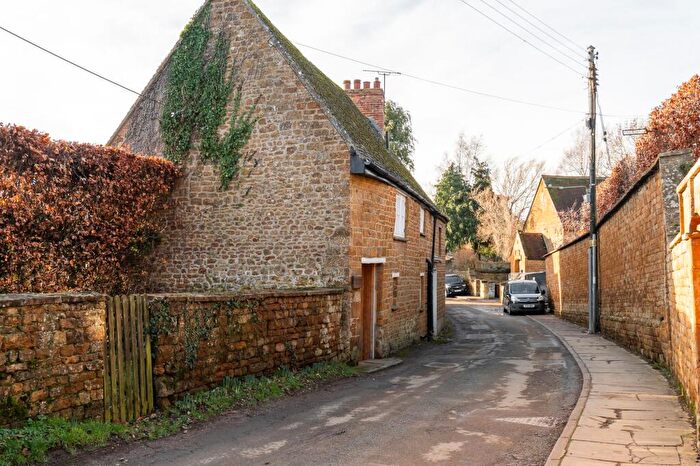 3 Bedroom Semi-Detached House For Sale In Chapel Street, Bloxham, OX15
