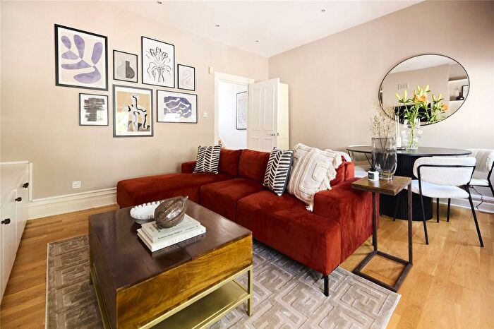 3 Bedroom Maisonette For Sale In Despard Road, Archway, London, N19