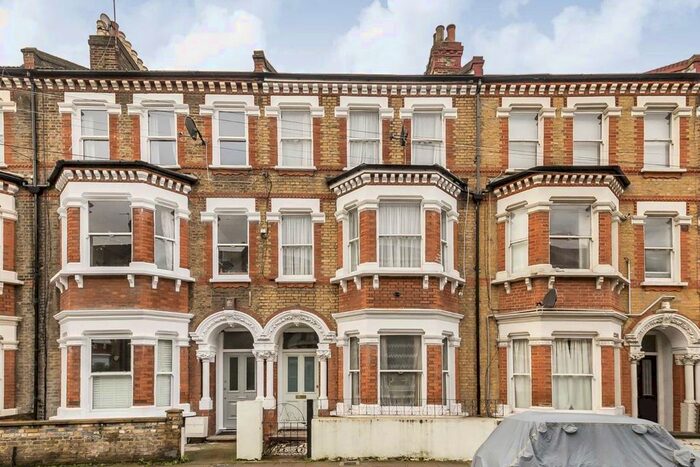 4 Bedroom Flat To Rent In Tremadoc Road, London SW4