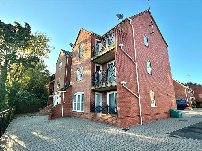 2 Bedroom Flat For Sale In Penny Hapenny Court, Atherstone, Warwickshire, CV9