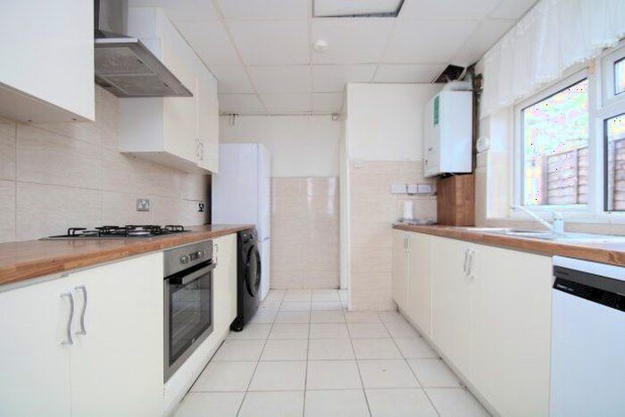 3 Bedroom Property To Rent In Lakehall Road, Thornton Heath, CR7