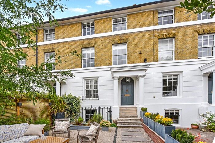 4 Bedroom Town House For Sale In Tower Street, Winchester, Hampshire, SO23
