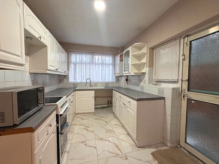 3 Bedroom Terraced House To Rent In Rotherfield Road, Enfield, EN3