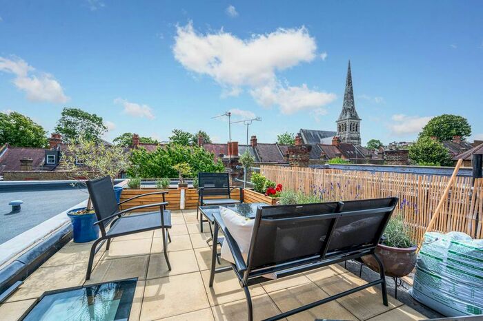 2 Bedroom Maisonette To Rent In Brockwell Park Gardens, Poet's Corner, London, SE24