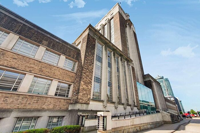 1 Bedroom Flat To Rent In Great West Road, Brentford, TW8