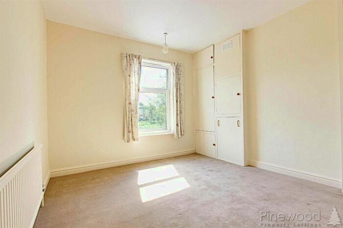 2 Bedroom End Of Terrace House To Rent In Derby Road, Chesterfield, Derbyshire, S40