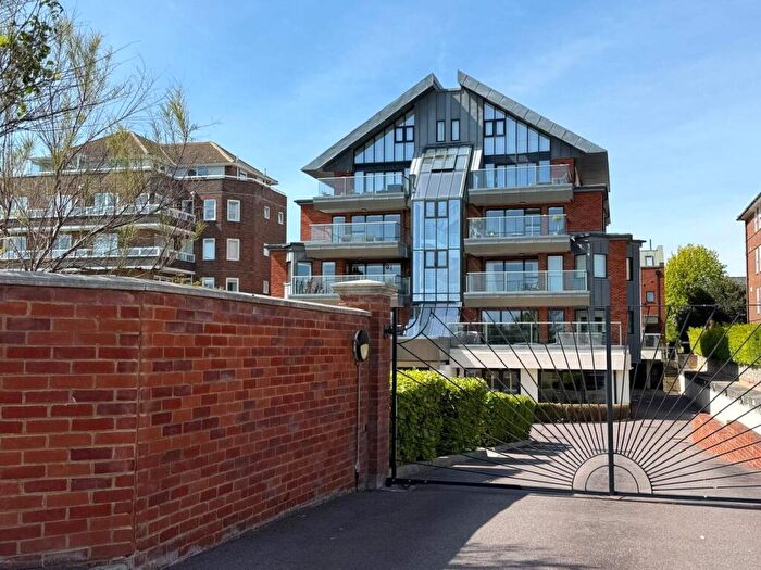 3 Bedroom Apartment For Sale In King Edwards Parade, Meads, Eastbourne, BN20