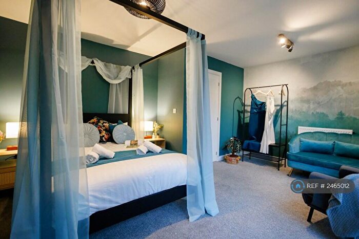 5 Bedroom Semi-Detached House To Rent In Bourdon Street, Manchester, M40