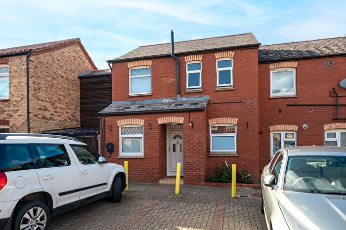 3 Bedroom Terraced House For Sale In Brentwood Court, Cambridge, CB5