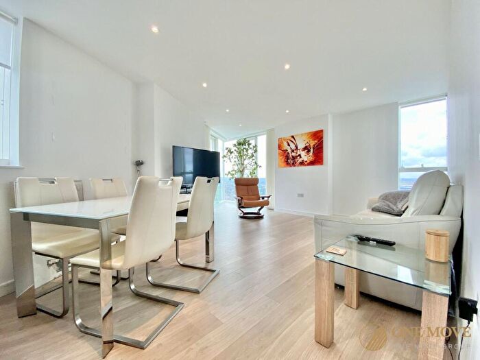 2 Bedroom Flat To Rent In Saffron Central Square, Pinnacle Apartments, CR0