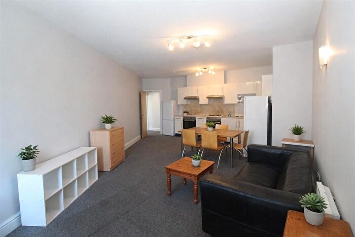 5 Bedroom Flat To Rent In Darran Street, Cathays, Cardiff, CF24