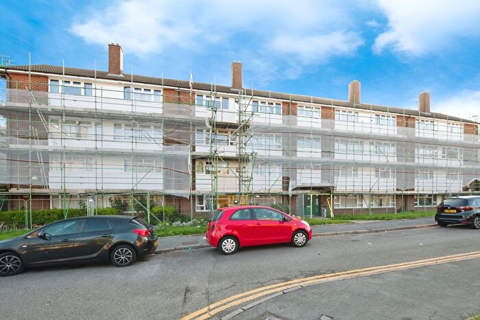 3 Bedroom Flat For Sale In Jasmine Gardens, Croydon, CR0